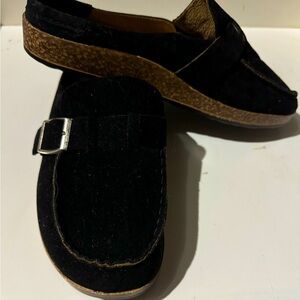 Lightweight corkscrew clogs. Never worn